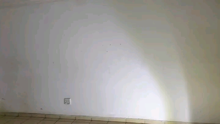 Room to rent r2500 including electricity hot   in Cosmo City