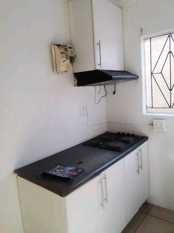 2 bedroom house -with outside rooms -to rent   in Ebony Park