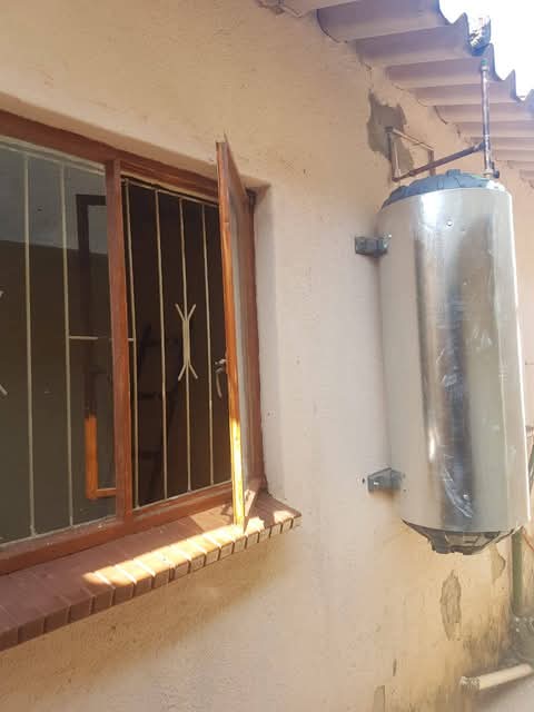 2 bedroom house for rent – ext 25
📍 nex  in Vosloorus