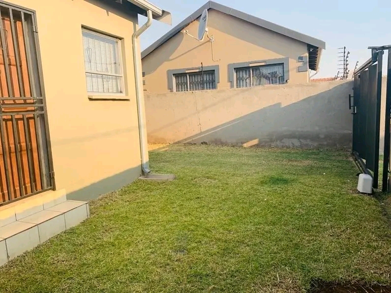 This semi detached 2 bedrooms house with open  in Roodepoort