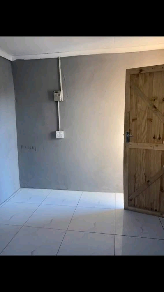 Big room available immediately in ext 1 not f  in Dlamini