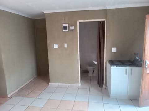 Spacious bachelor flat for rent in ext 6, pap  in Eastfield