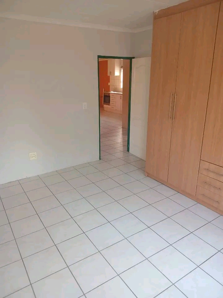 Spacious 2 bedroom cottage is available for r  in Old Birch Acres