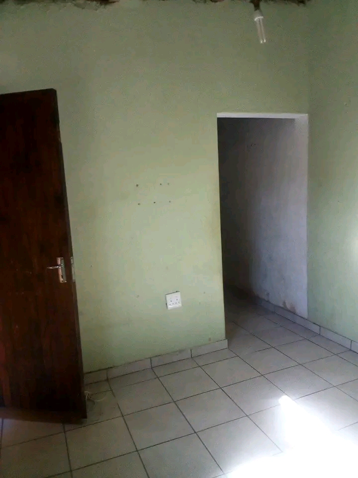 Hi
2 room available near manaka cycle kids a  in Orlando East