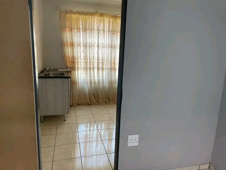 Beautiful room to rent available at eastfield  in Vosloorus