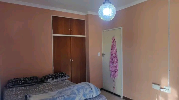 1 bed room 
toilet 🚽
kitchen
electricit  in Fleurhof