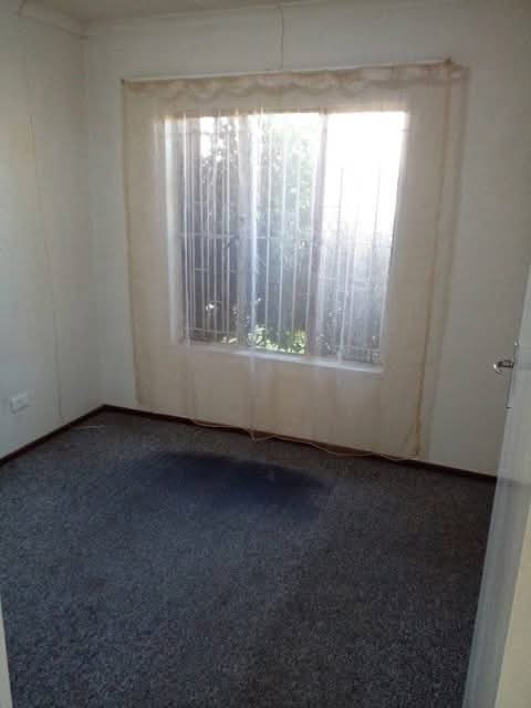 3 fitted bedrooms townhouse consists of fitte  in Norkem Park