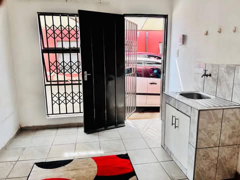 Room to rent in kwanele ext 2 shower out side  in Katlehong