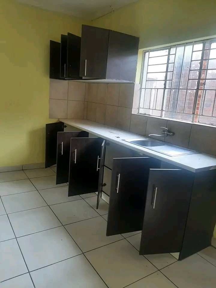 Bachelor available just painted dep 1000 rent  in Germiston
