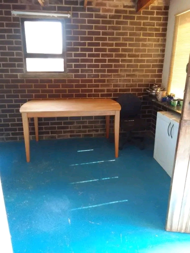 1 bedroom cottage to let. comes with kitchen   in Old Birch Acres