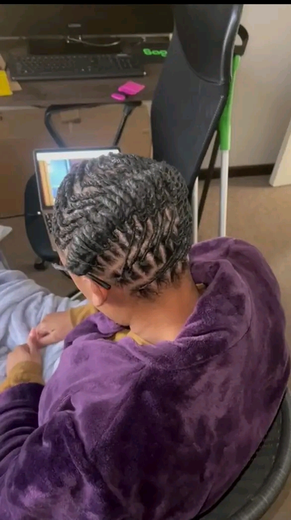 Hi am doing dreadlocks styles all styles hous  in Midrand