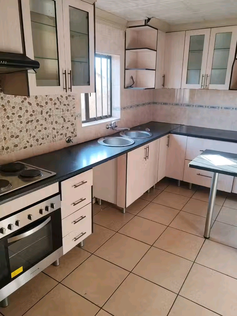 2 bedroom house for rent
location: near mera  in Molestane