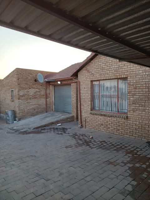 3 bedrooms house with a fitted kitchenette, f  in Birch Acres