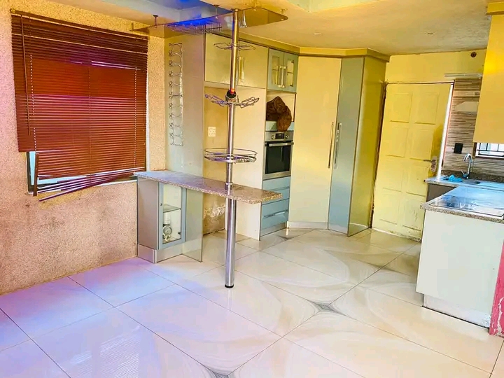 Still available for r3500 +r200 deposit ext 3  in Freedom Park