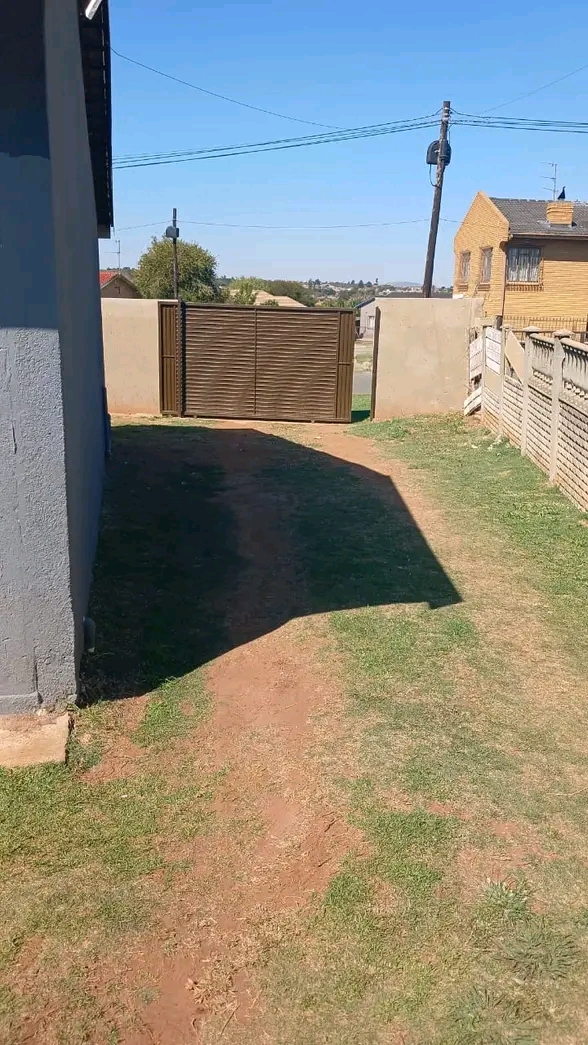- 2 bedroom house available to rental at zone  in Pimville