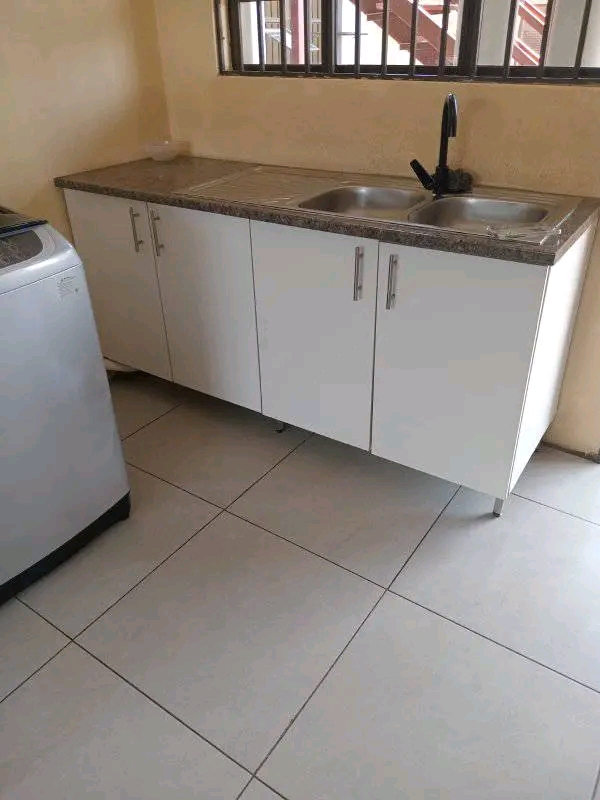 En suite available in zone 2 ..tht is going w  in Pimville