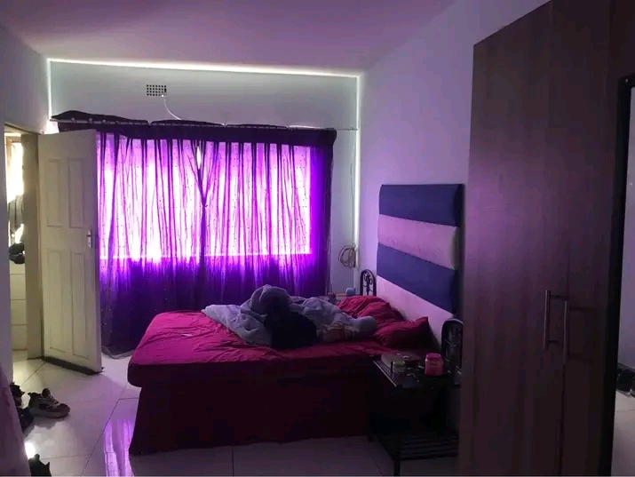 A big room to rent toilet and shower inside e  in La Rochelle