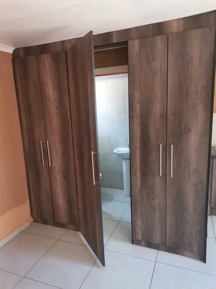 Open plan bachelor 
 available immediately �  in Birch Acres