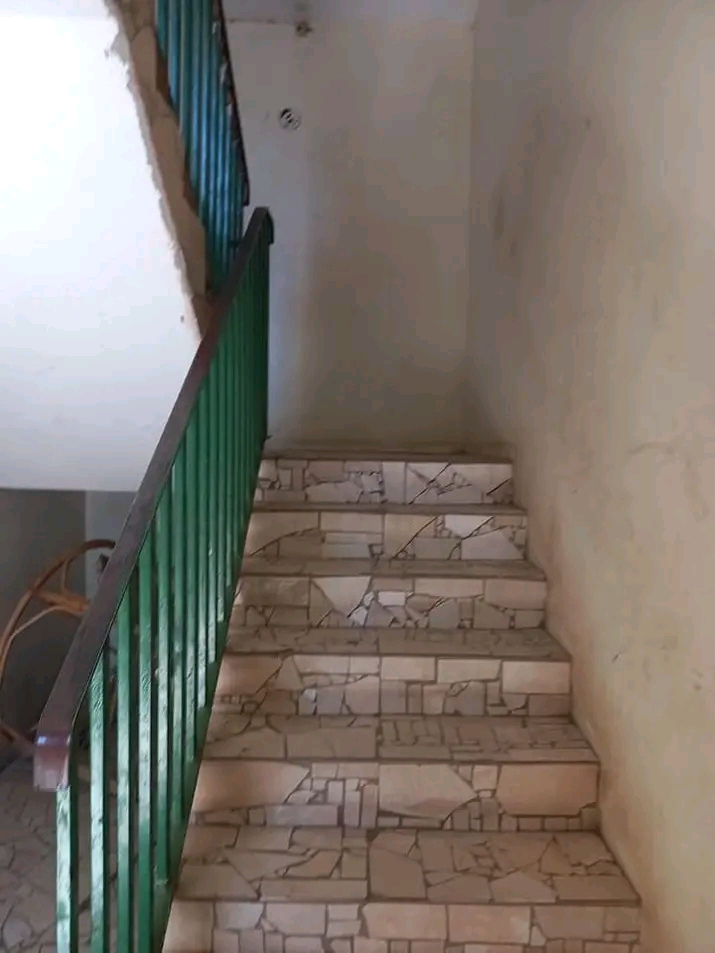 A well-kept 3 bedrooms, open plan kitchen and  in Soweto