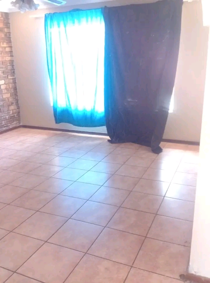 A spacious 3 bedroom 2 bath house in ext 4 �  in Norkem Park
