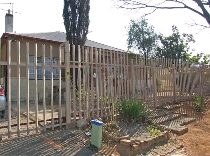One bedroom apartment available in churchhill  in Primrose