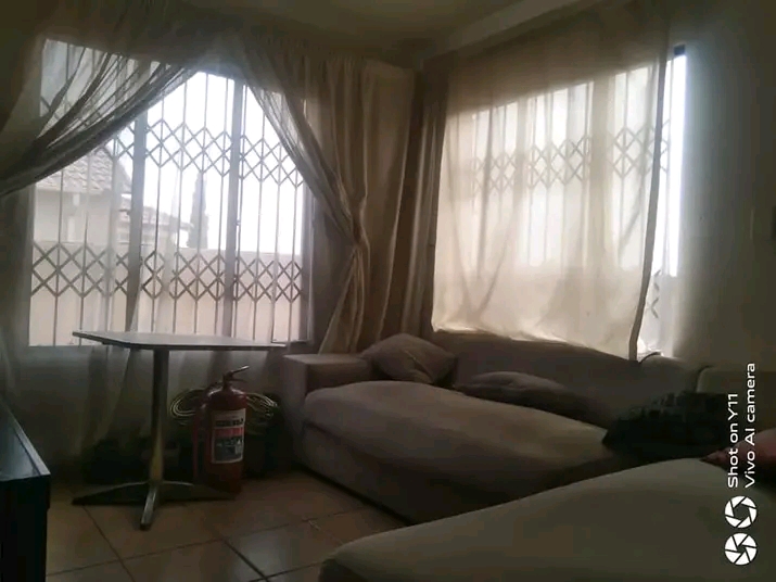 3 bedrooms|1 bath|guest toilet|lounge|kitchen  in Dawn Park