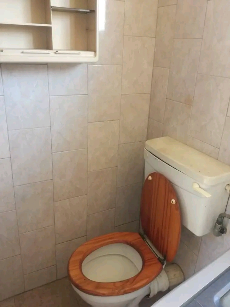 Room available in ext 3 rent 1600 nxt to pick  in Dobsonville