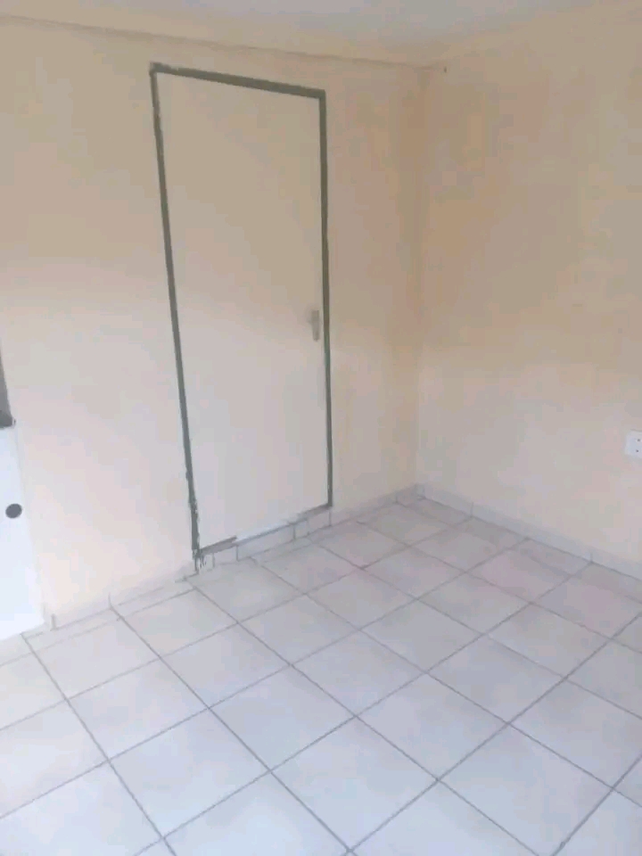 Bachelor for rental 
6 marais west. 
r3000   in Kempton Park