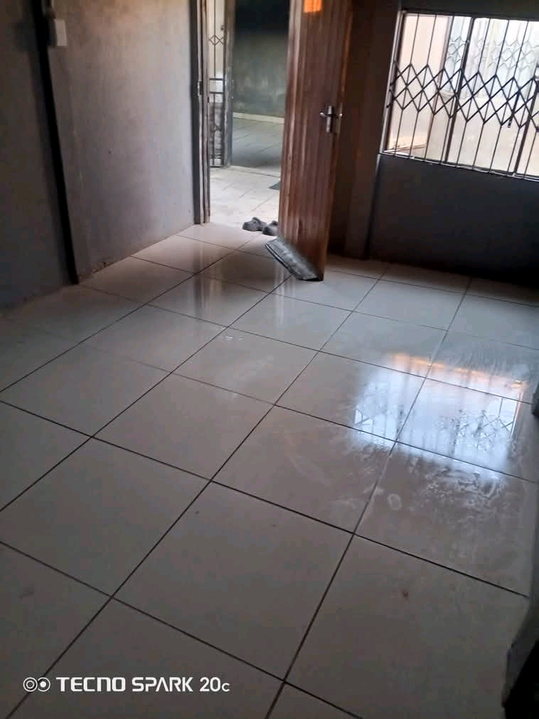 Room to rent in ext 2! 
available now: cozy   in Ivory Park