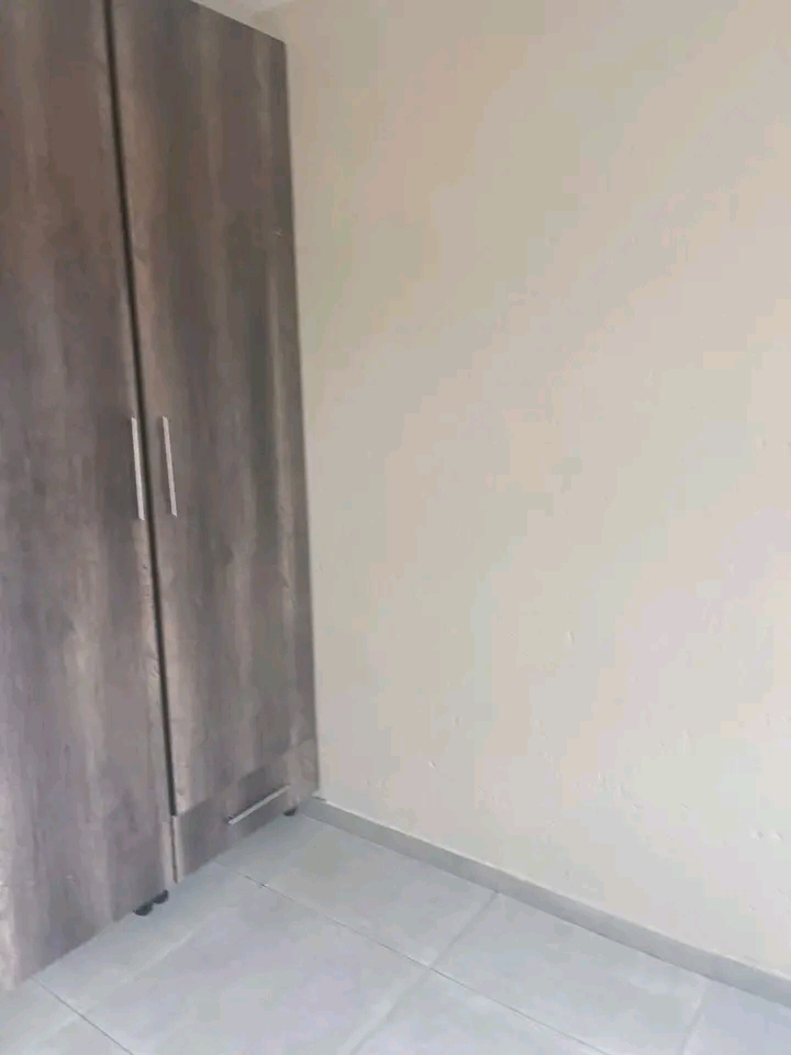 Bachelor room available in ext 36.

bachelo  in Olivenhoutbosch