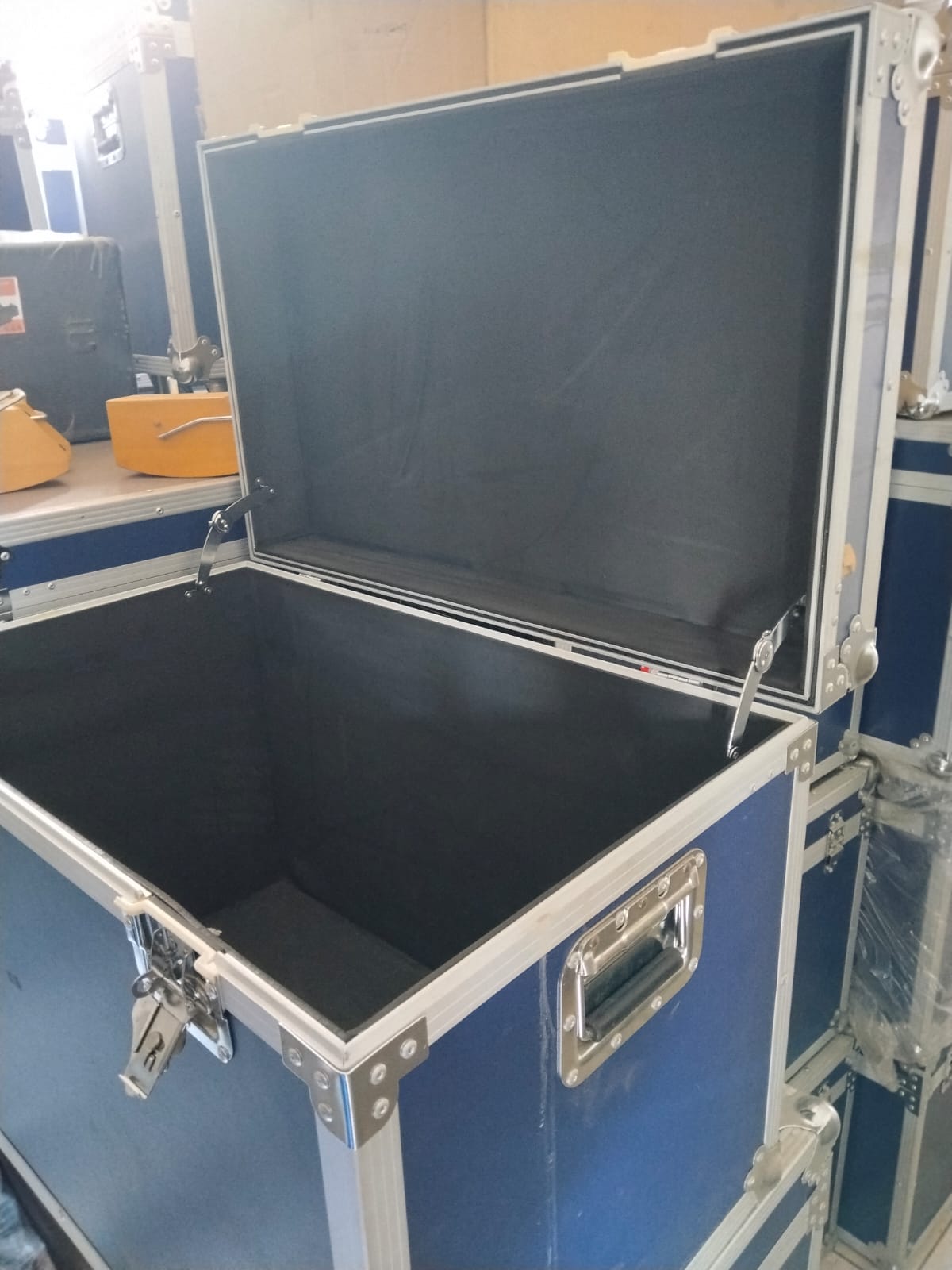  🌟 large chest for sale – heavy-duty sto  in Johannesburg