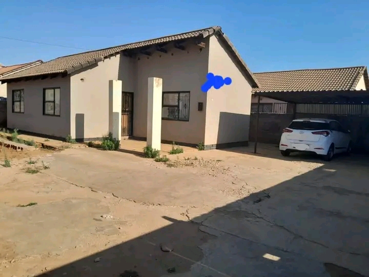 2 bedroom house available in mailula stand al  in Vosloorus