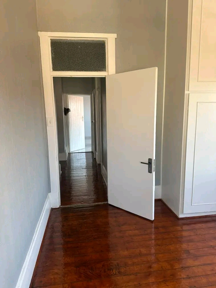 Newly renovated room s to let in bellevue eas  in Yeoville