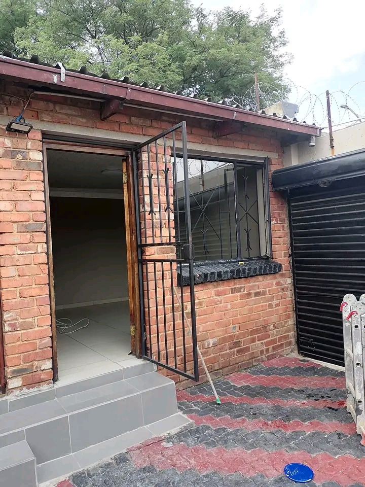 Standard room available at  extension 02
ren  in Rabie ridge
