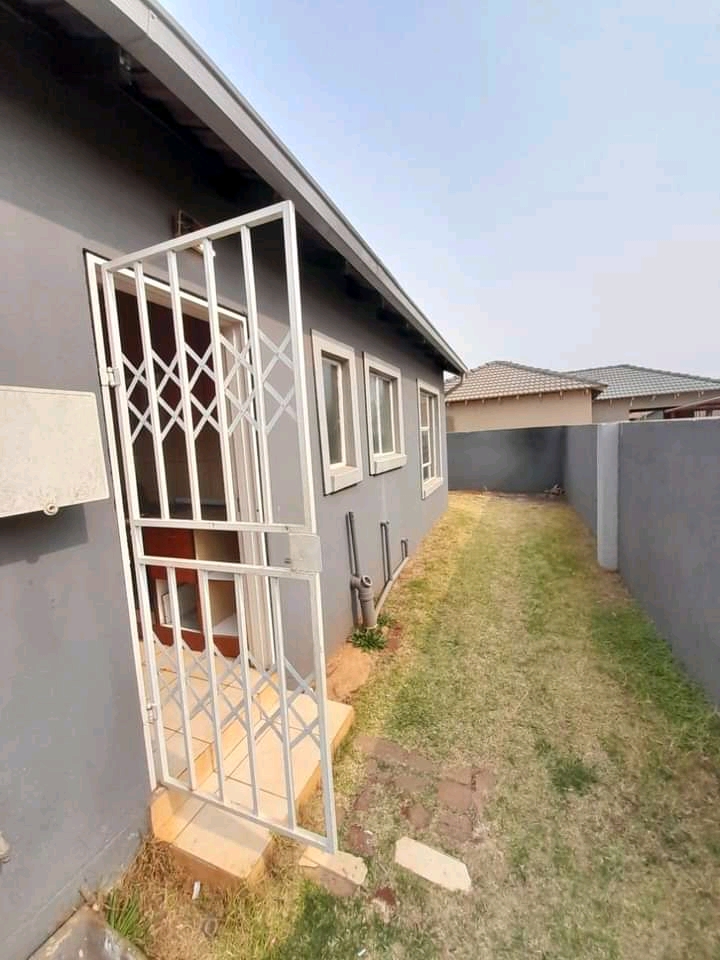 House to rent
available immediately
3 bedro  in Dawn Park