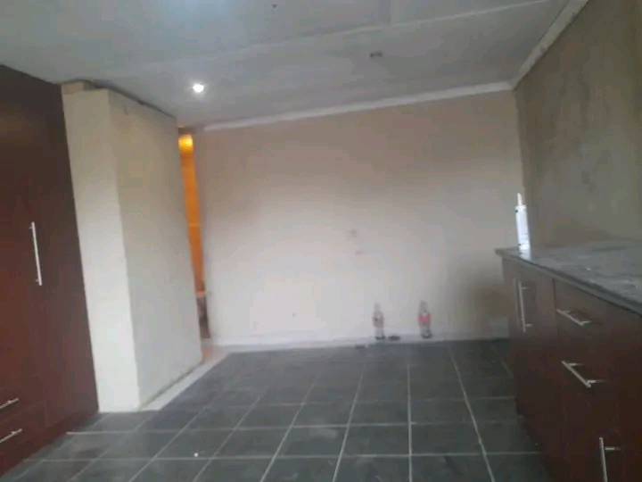 Spacious bachelor to let in stanhope road  ge  in Wychwood