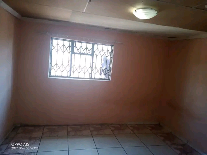 Room is available r1400 it includes electrici  in Rockville