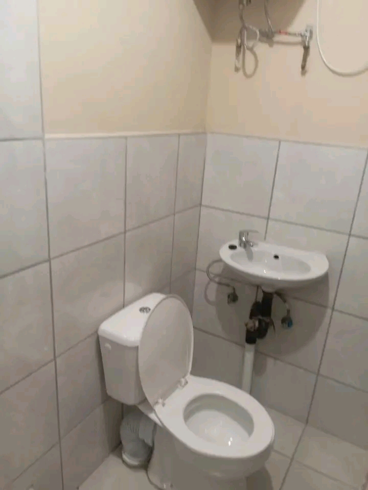 1 bedroom cottage, comes with fitted wardrobe  in Norkem Park