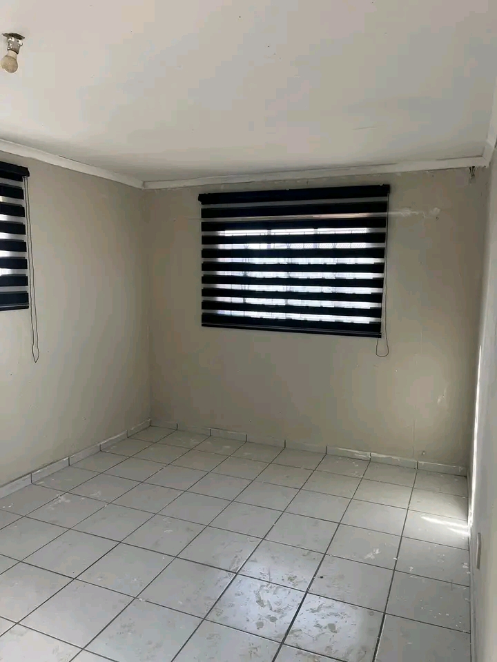 Newly renovated single room available to rent  in Vosloorus