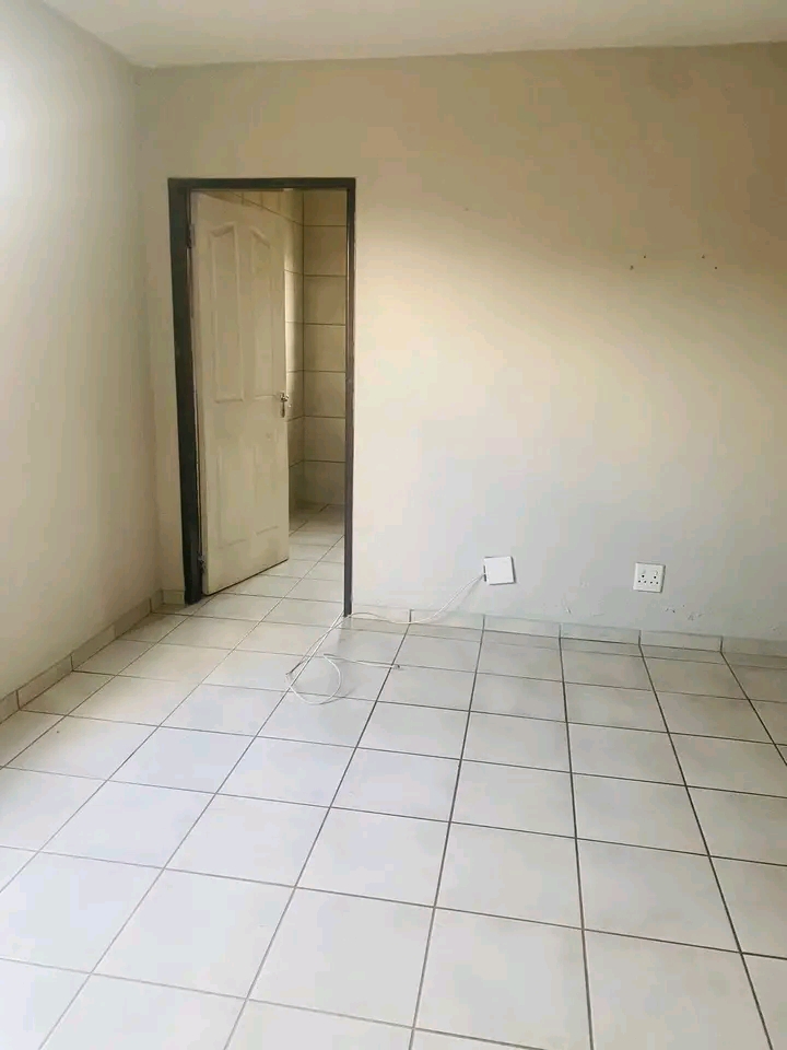 Rental cottage available 
close to sam ntuli  in Katlehong