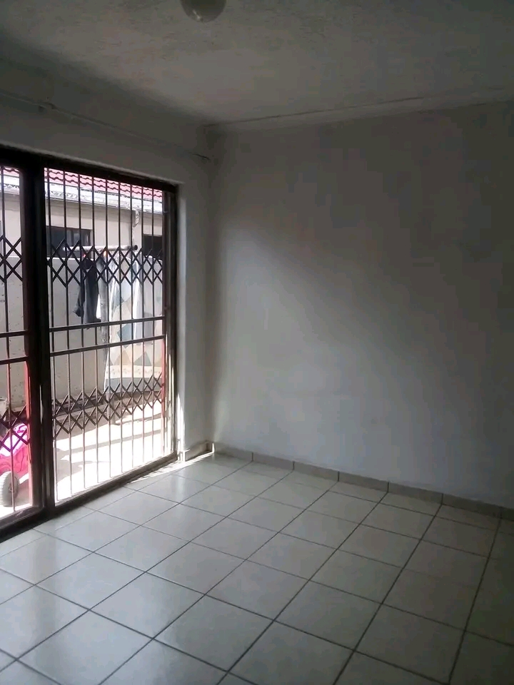 Bachelor room available at xt26 
fitted kitc  in Clayville