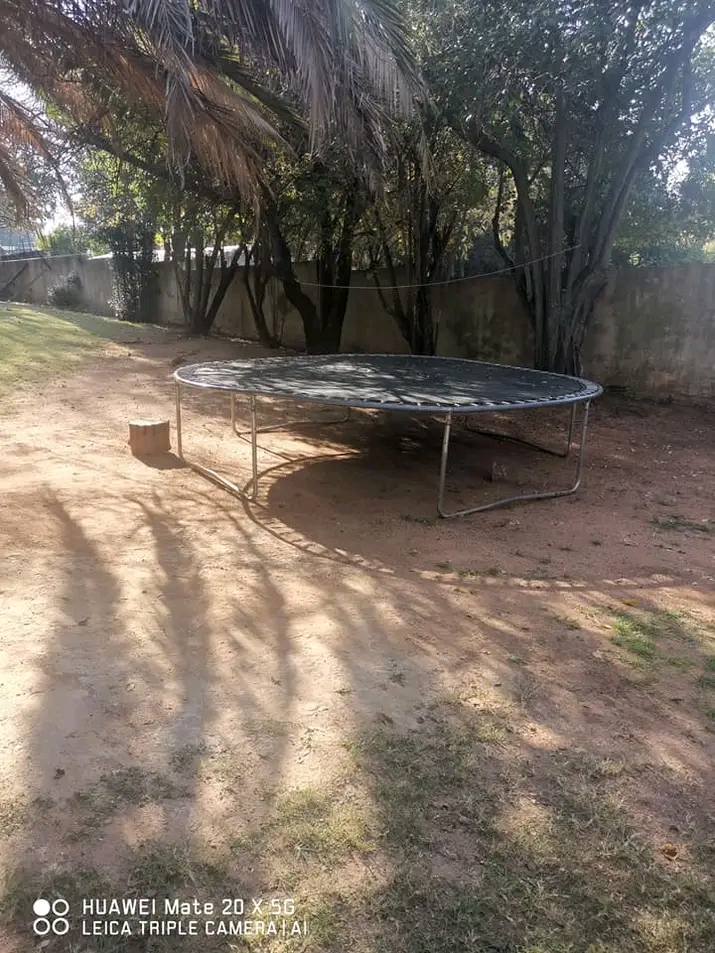 1 bed cottage available 
rent is r4950 depos  in Randpark Ridge