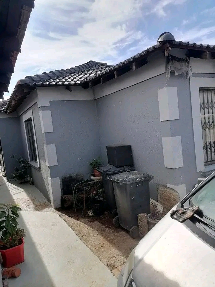 House to rent  
2 bedroom
2 bathroom +kitch  in Braamfischer