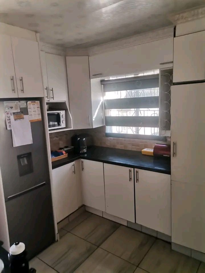 1 bedroom cottage 

rental r5200 
deposit   in Norkem Park