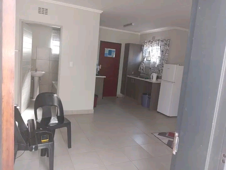 2 bedroom house to rent in ext 44
1.location  in Protea Glen