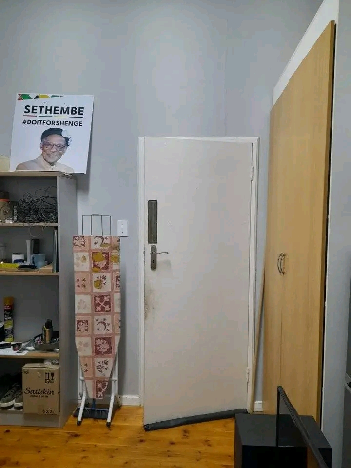 Medium sized (12sqm) furnished room in upmark  in Johannesburg