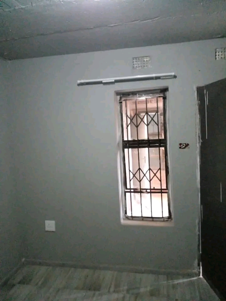Rooms available to rent at winnie mandela zone 8 next in Tembisa