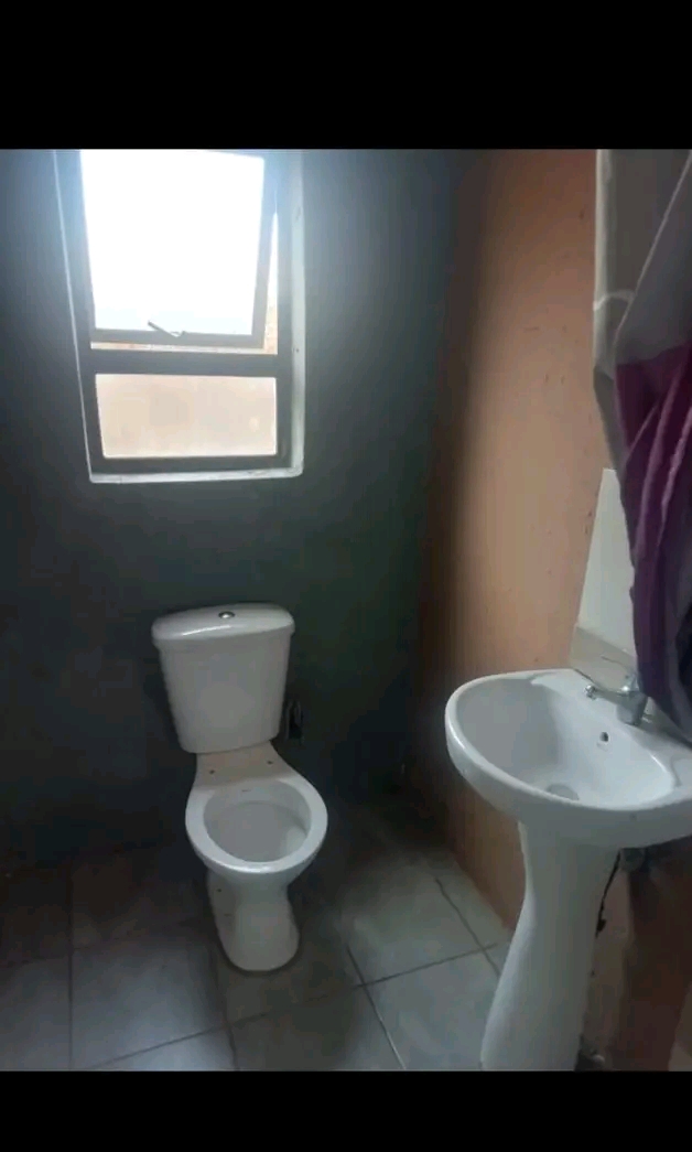 Room with own shower available for rent is r1  in Greenvillage