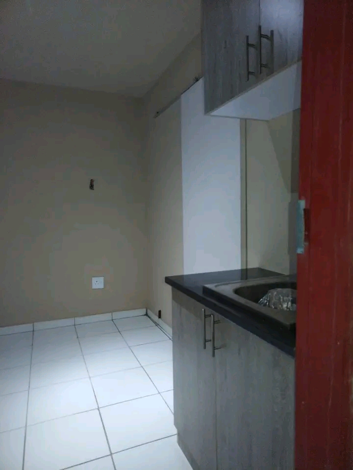 Bachelor room available in ext 26 r2700
no p  in Clayville