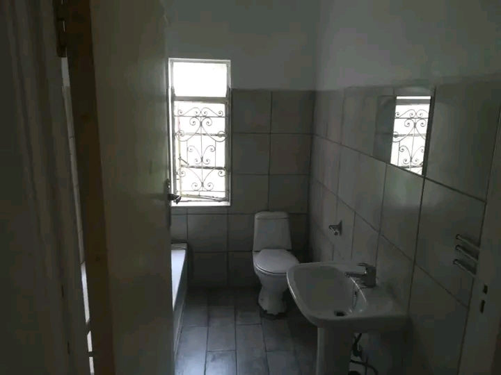 Big room inside the house u share kitchen and  in Delville